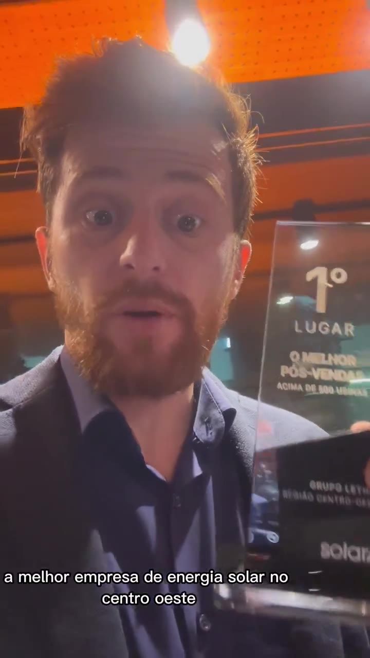 Lethan Solar recebendo o Prêmio SolarZ Awards 2025 - Melhor Pós-Venda do Centro-Oeste